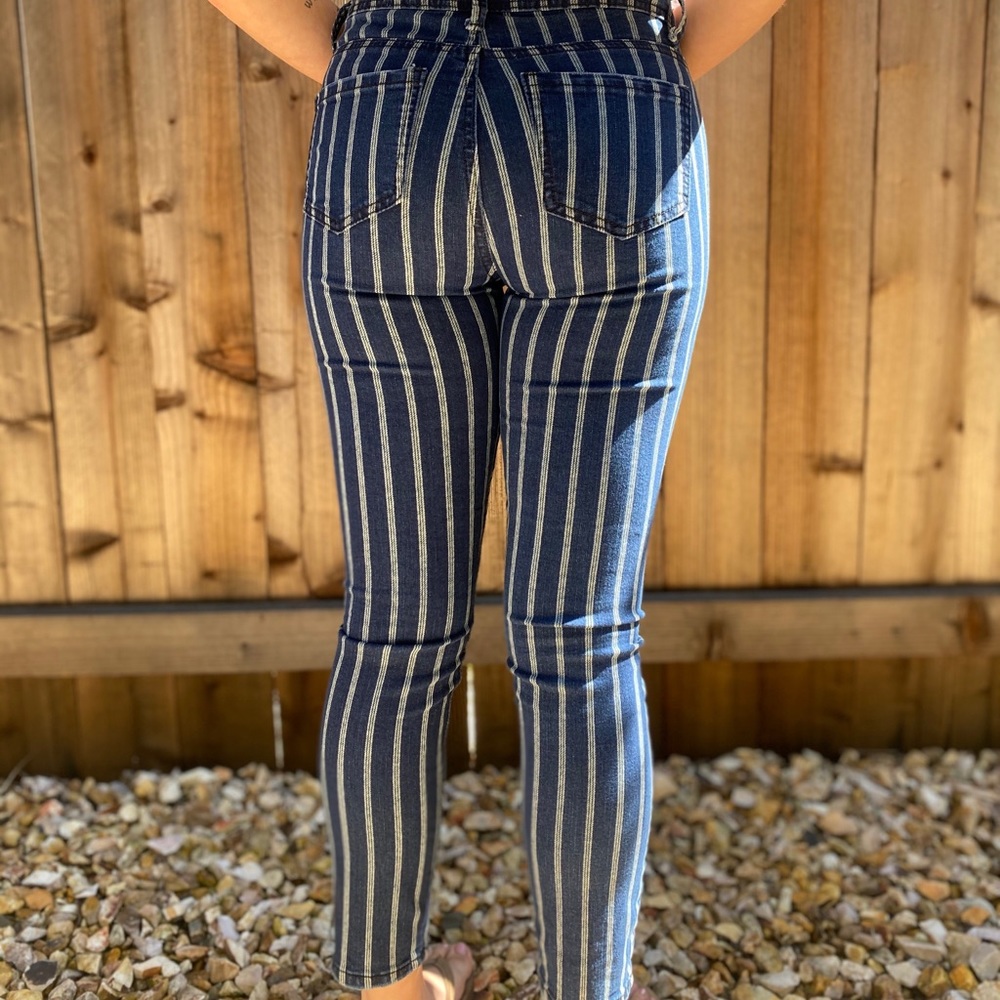 Tilly’s stripped blue jeans